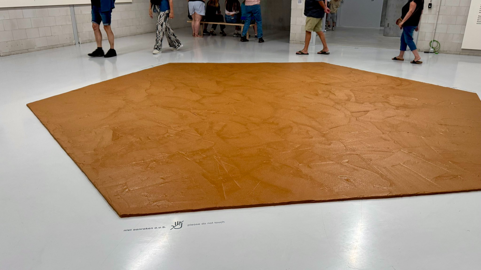 De Pindakaasvloer van Wim T. Schippers is opgebouwd in Depot.