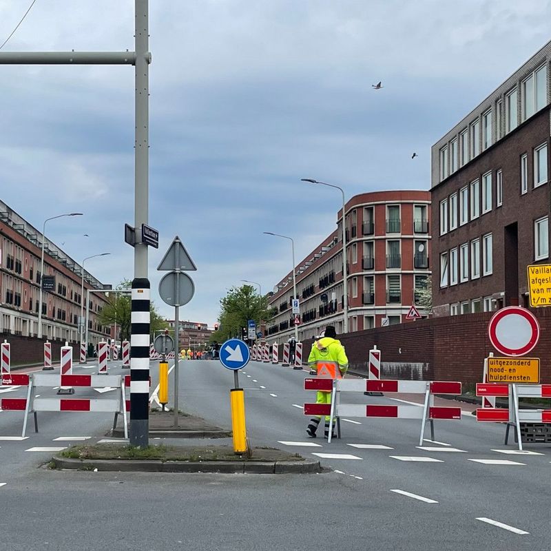 Drukke straat in Den Haag vanaf nu maand afgesloten Omroep