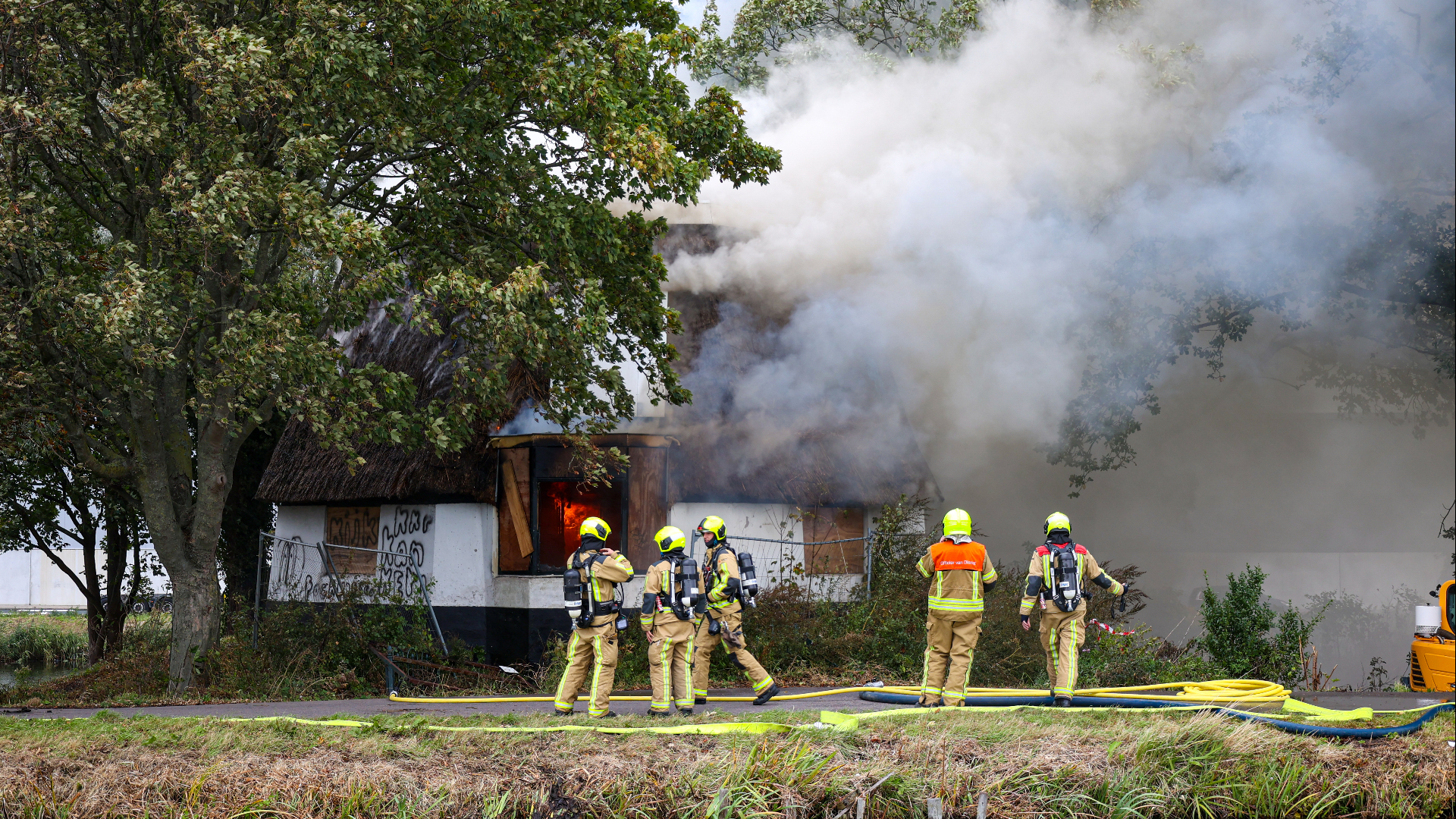 De brand ging in eerste instantie gepaard met behoorlijk wat rookontwikkeling.