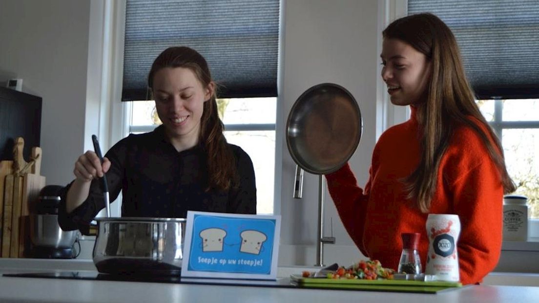 Fleur links en Lisa gaan komend weekeinde speciale 'senioren-soep' maken