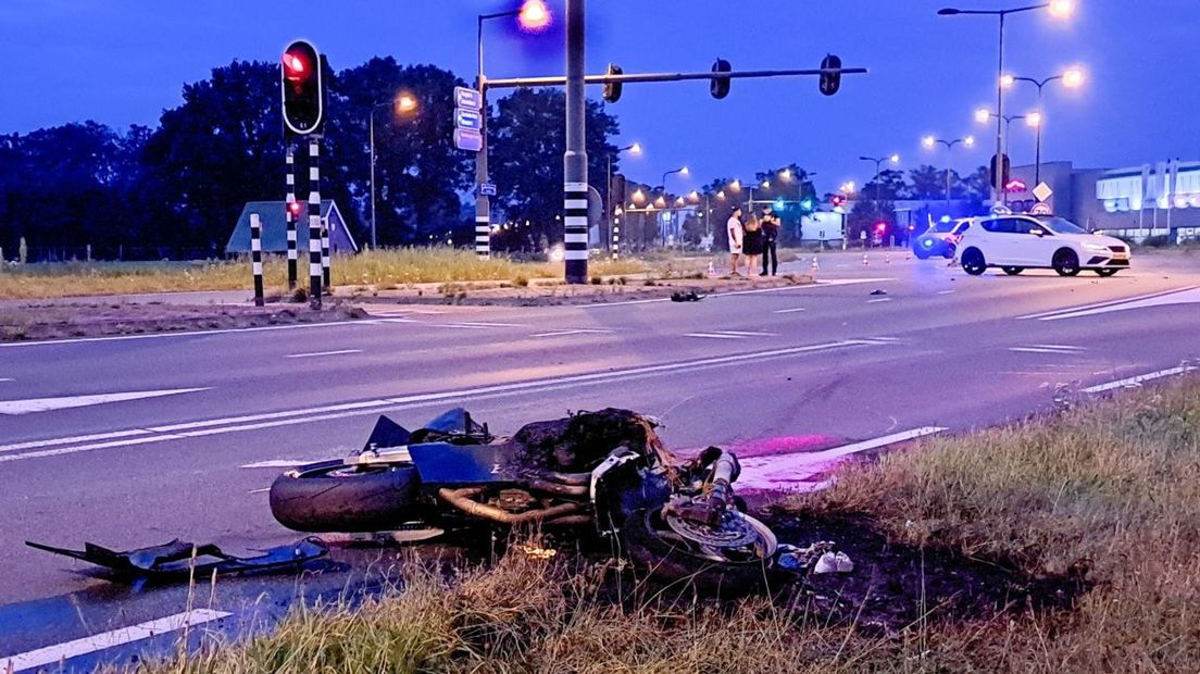 Motor in brand in Enschede, bestuurder gewond