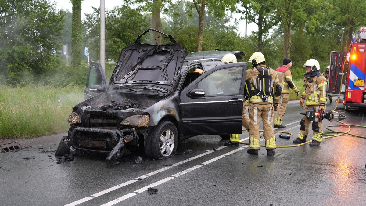 112 Nieuws: Auto belandt op koeientunnel | Rijdende auto vliegt in brand in Wijhe