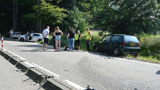 Ravage na ongeval • auto schept fietser. Ravage na ongeval • auto schept fietser.