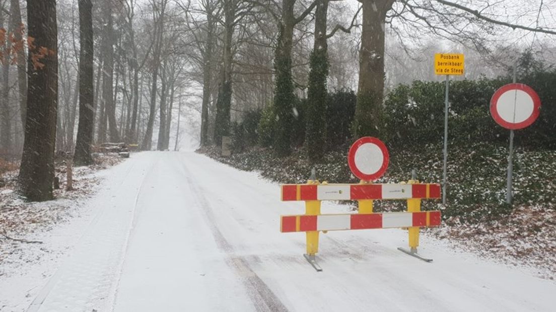 De sneeuw zorgde voor veel verkeersoverlast in Gelderland, volgens de ANWB was het de drukste avondspits ooit gemeten. Op het hoogtepunt (rond 17.45 uur) stond er 2.303 kilometer file, het vorige record stond op 1.555 kilometer.