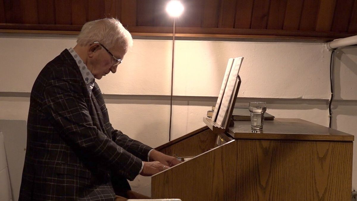 Bijzonder jubileum in Harkema: Wietze Veenstra is al 75 jaar organist maar nog steeds zenuwachtig