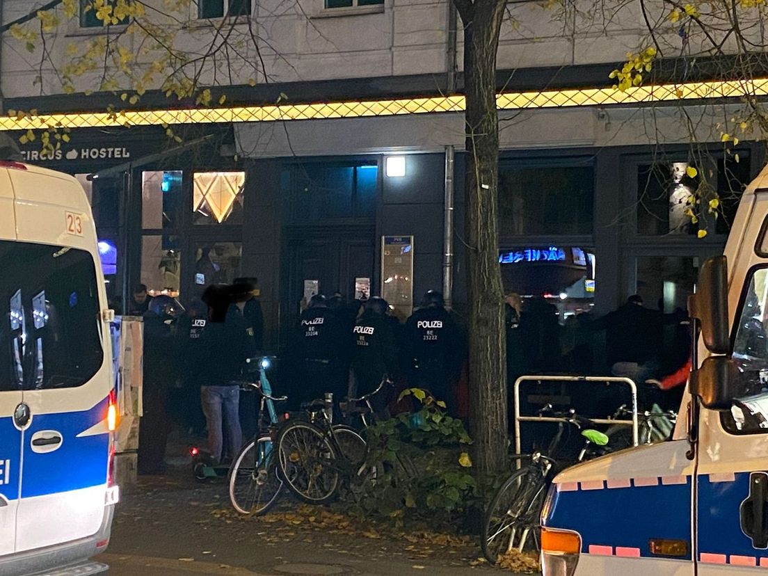 De politie verricht aanhoudingen in Berlijn.
