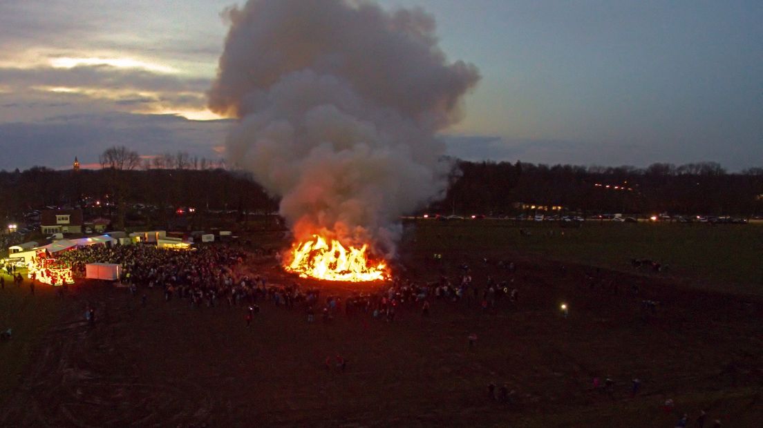 Paasvuur in Heino 2016, gefilmd met een drone