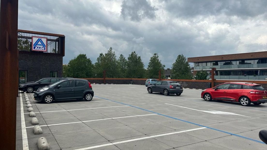 Parkeerdek boven de Aldi