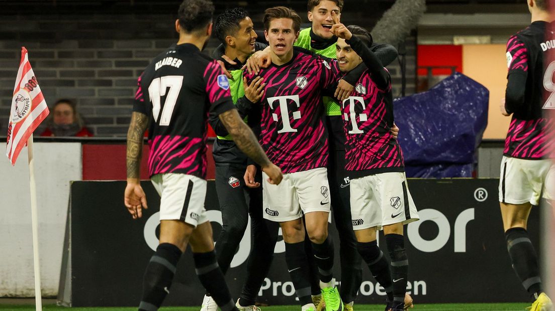 Victor Jensen maakt als invaller zijn eerste doelpunt voor FC Utrecht