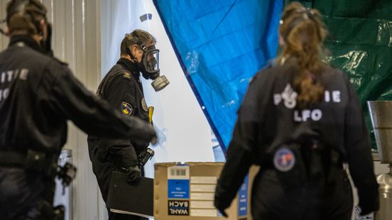 Burgemeester sluit loods in Achthuizen waar drugslab gevonden is | Uur vertraging bij Ketheltunnel door ongeluk.