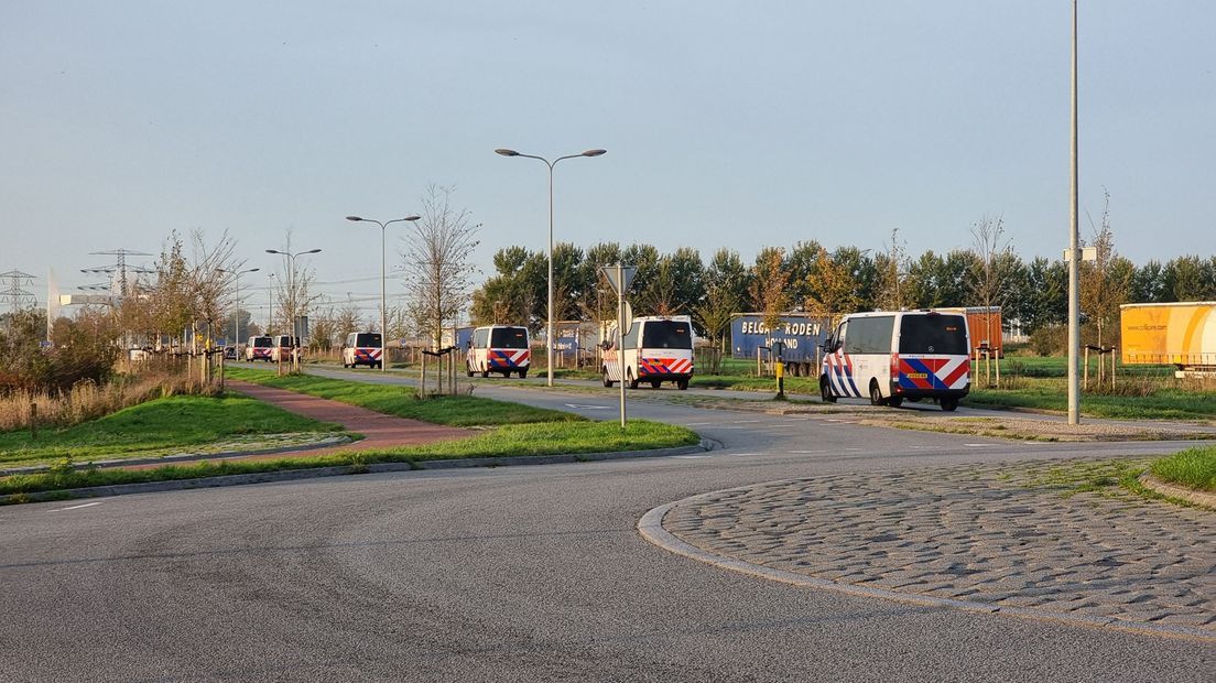 ME-busjes op industrieterrein Westpoort in Groningen