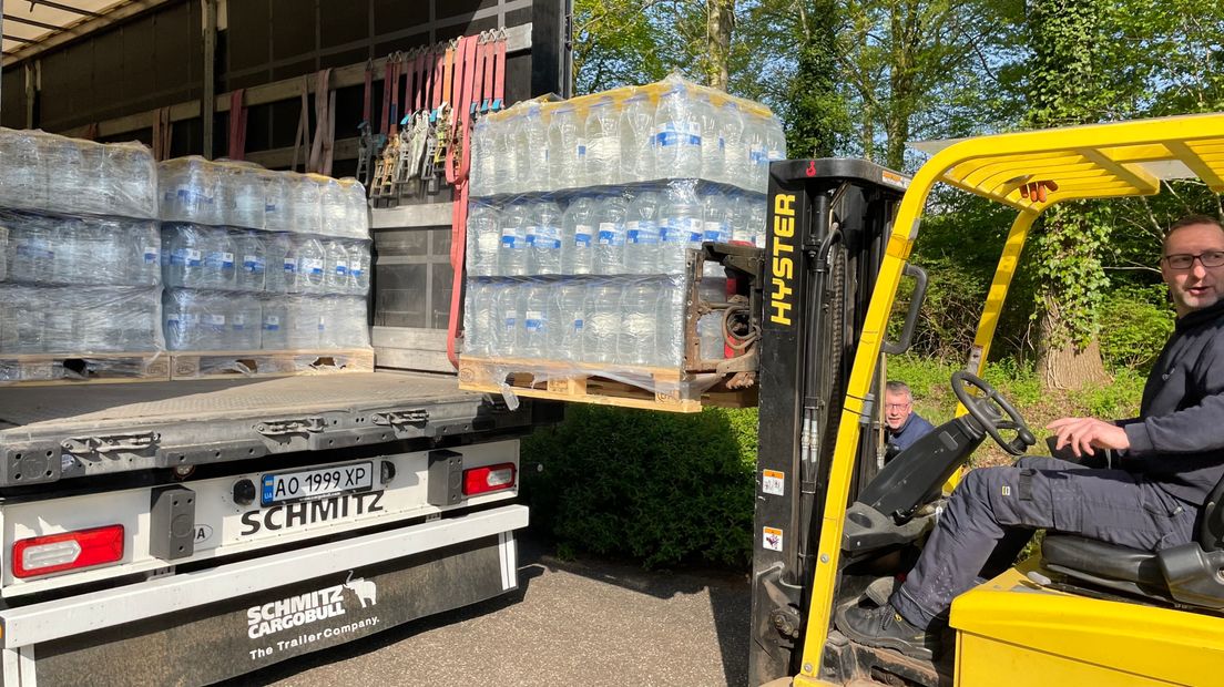 Duizenden liters 'calamiteit-water' wordt vanuit Norg naar Oekraine gebracht