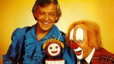 Adriaan, Bassie en hun robot Robin.