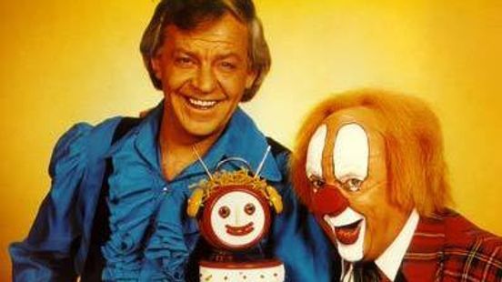 Bassie & Adriaan overdonderd na aankondiging meezingshow: 'Het was op tv en daarna deed m'n telefoon: ping, ping, ping, niet te geloven'