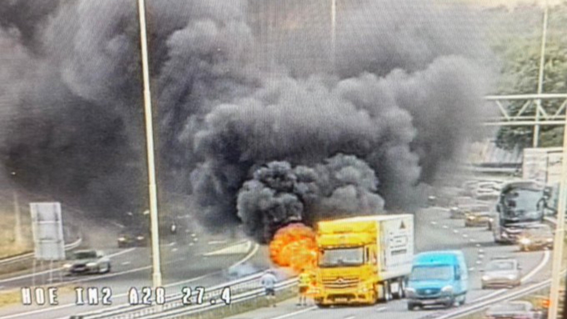 A28 bij Hoevelaken dicht na voertuigbrand