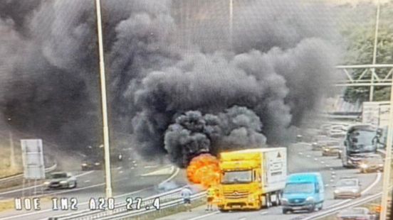 A28 bij Hoevelaken dicht na voertuigbrand Home
