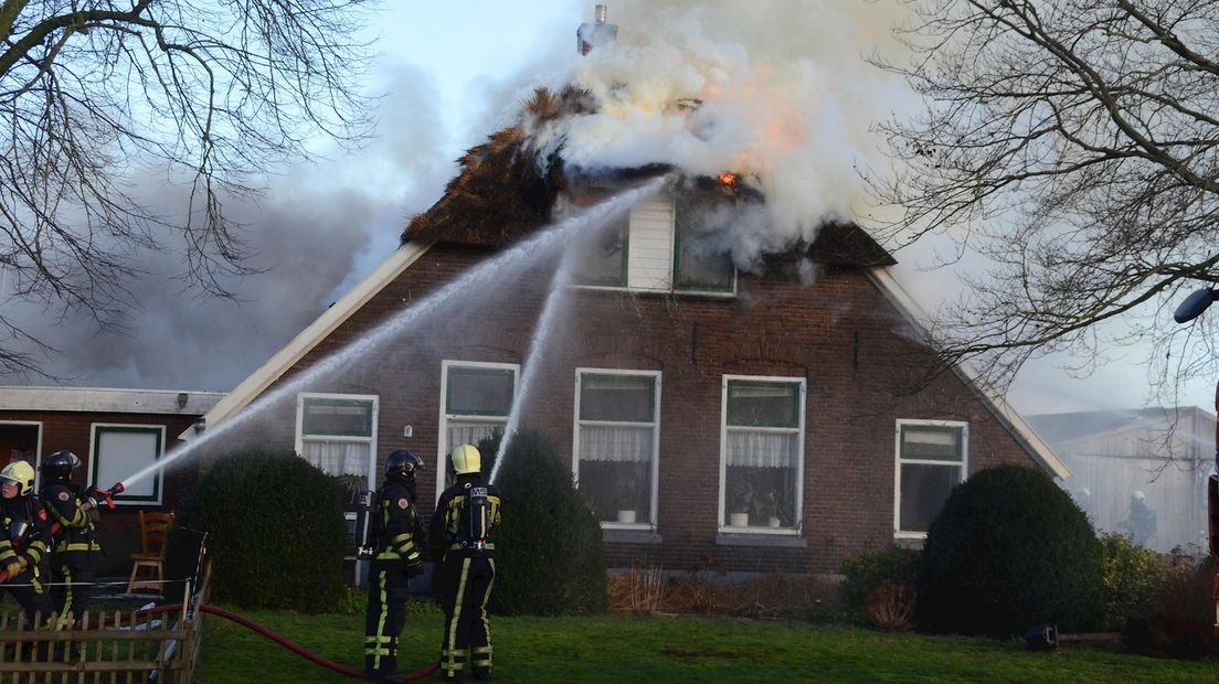 Brandweer is de hele dag bezig met nablussen