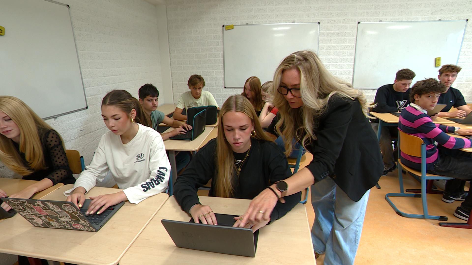 Anita Olde Olthof laat haar leerlingen opdrachten maken met AI