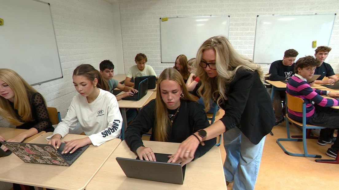 Anita Olde Olthof laat haar leerlingen opdrachten maken met AI