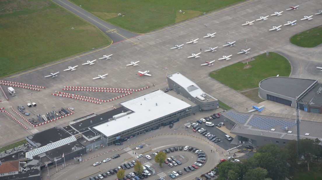 Ongeveer zestig vliegtuigjes van Cirrus waren zaterdag te bewonderen op Groningen Airport Eelde.