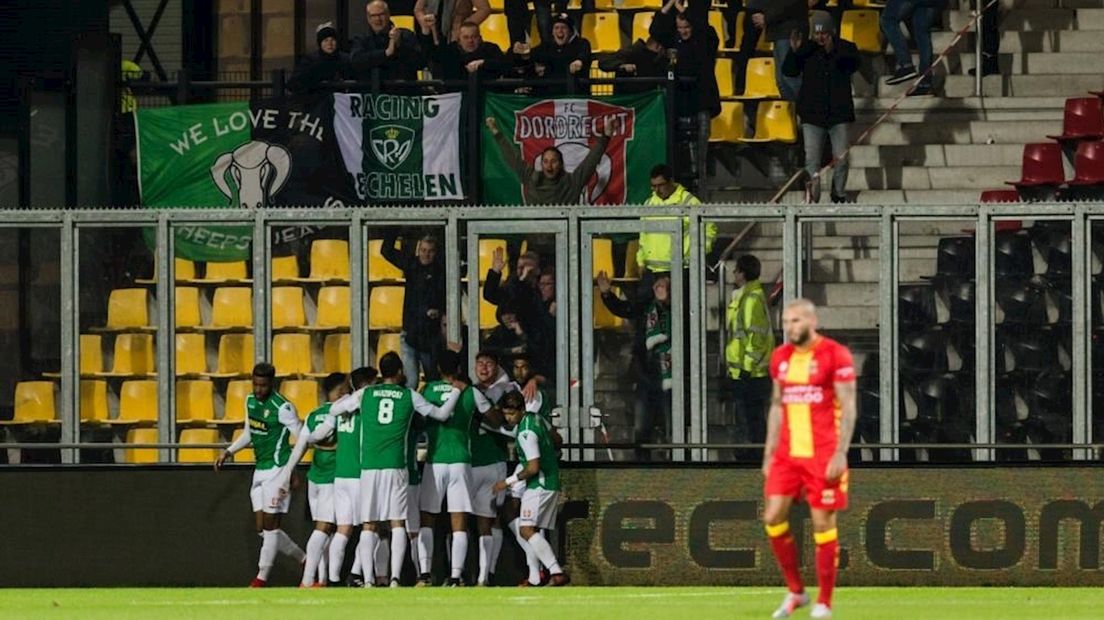 FC Dordrecht viert feest in De Adelaarshorst