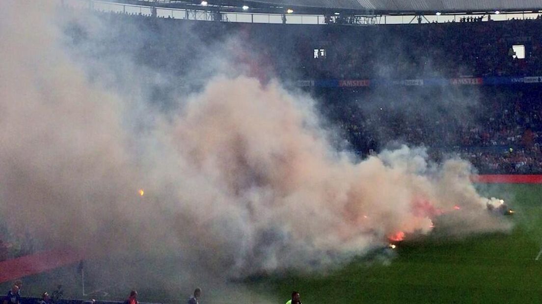 Vuurwerk op het veld in De Kuip