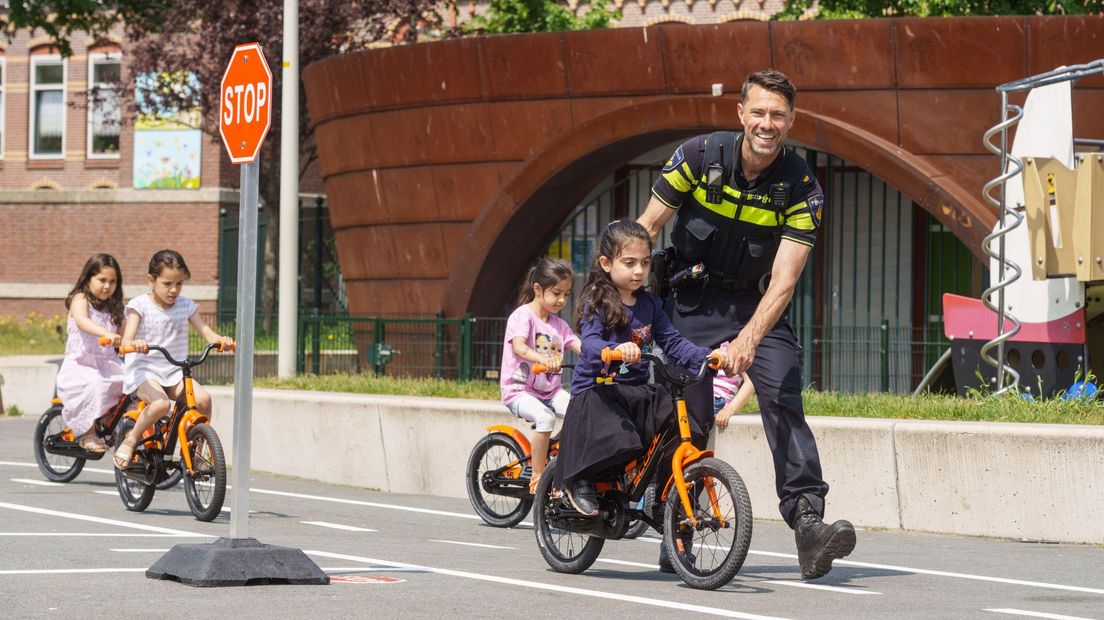 De politie help ook een handje