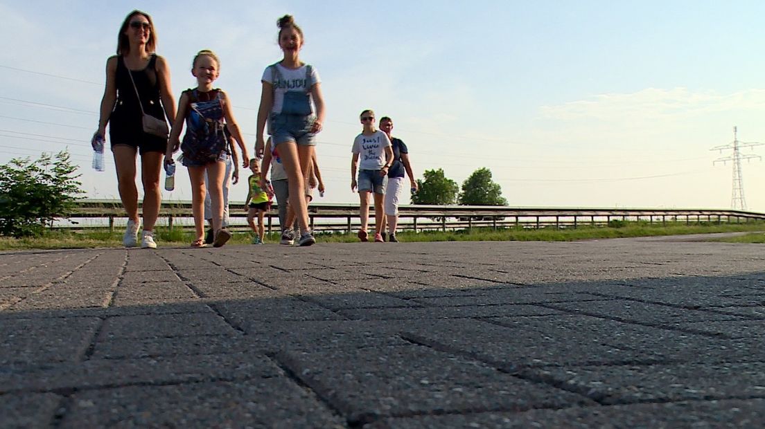 Avond-vierdaagse Axel in zinderende hitte