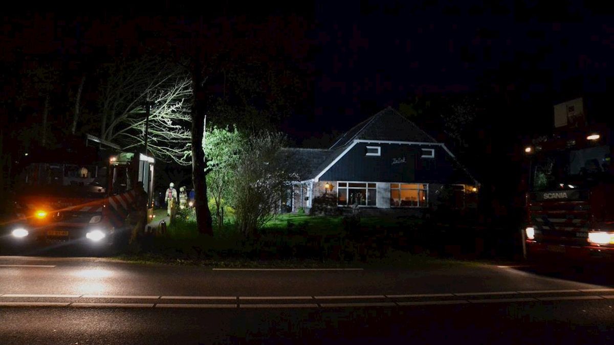Vlam in de pan in woning in Herxen, brandweer ventileert woning