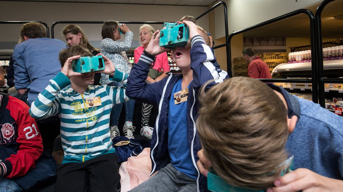 Kinderen maken kennis met de nieuwe 3D-actie van Albert Heijn