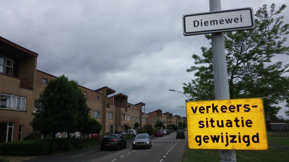 Ze vroegen al heel lang om verkeersdrempels, de bewoners van de wijk Kerkeveld in Wijchen. Ze waren het zat dat er dagelijks veel te hard wordt gereden door hun straat. Uiteindelijk zijn de drempels aangelegd, maar nu is de buurt nog niet tevreden. Waarom? De drempels zijn te hoog.