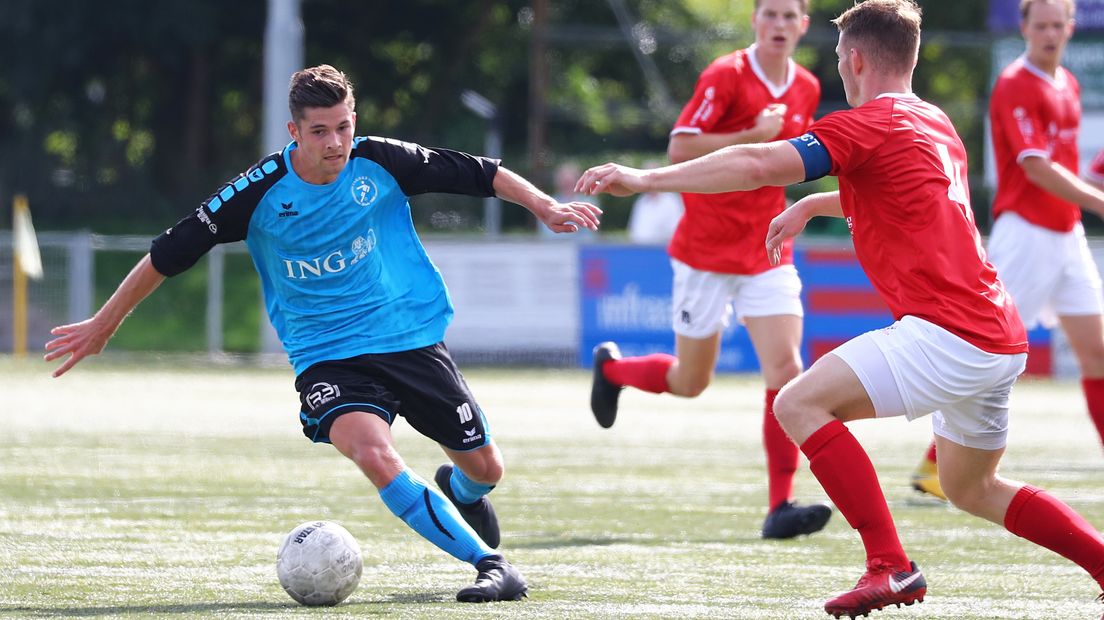 Tim de Winter heeft last van zijn knie en kan geen hele wedstrijd spelen voor GOES