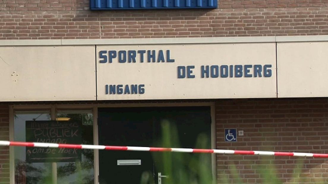 Noodopvang asielzoekers in sporthal Olst