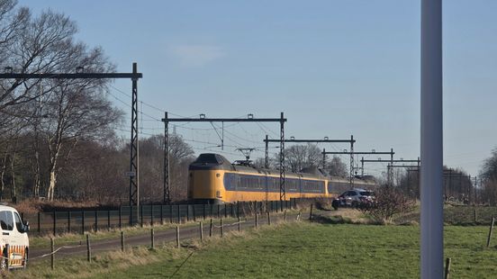 Treinverkeer weer hervat, na aanrijding op het spoor tussen Meppel en Steenwijk. Treinverkeer weer hervat, na aanrijding op het spoor tussen Meppel en Steenwijk.
