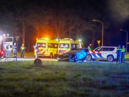 Politie moet gevaarlijke achtervolging afbreken in Emmen, waarna auto crasht