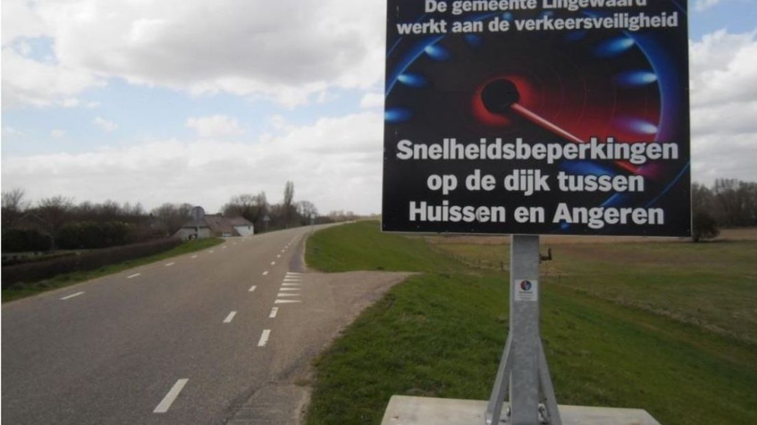 Motorrijders die in het weekend en op feestdagen willen toeren, kunnen dat niet meer doen in Lingewaard. Dat is de uitkomst van de raadsvergadering over de verkeersproblematiek in die gemeente.