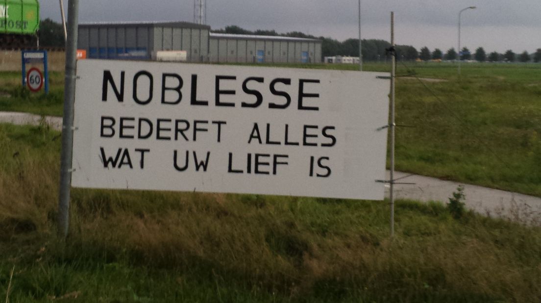 Archieffoto van een protestbord bij Noblesse (Rechten: RTV Drenthe)