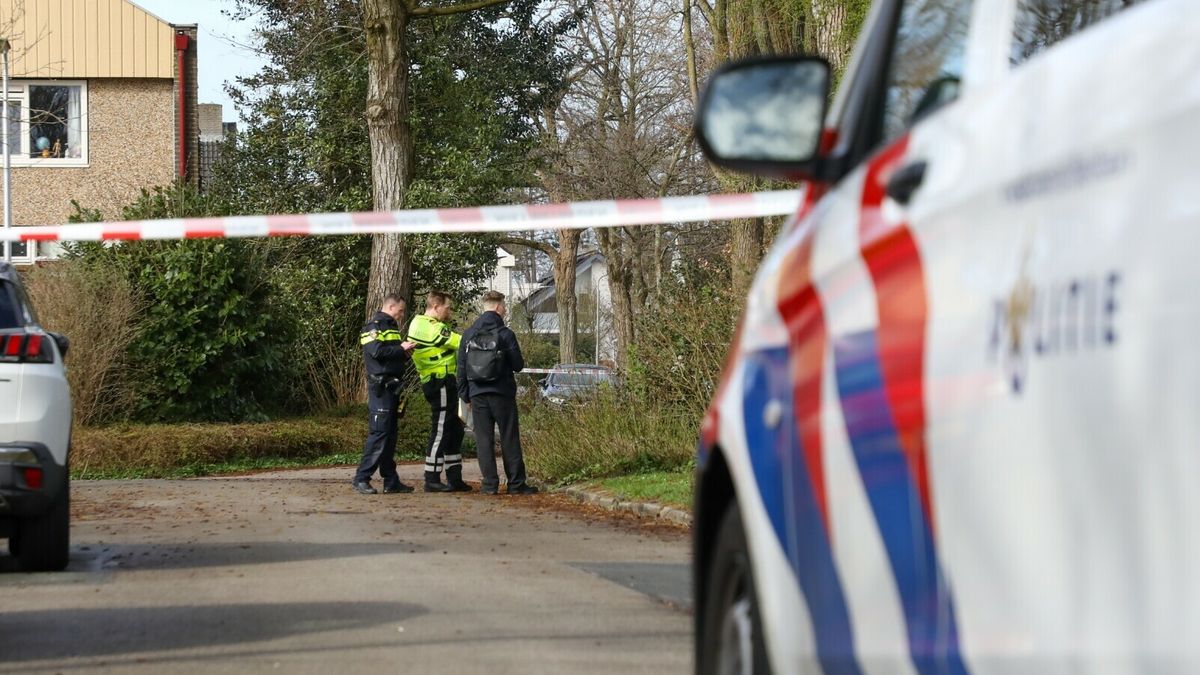 Overleden persoon gevonden in water Leeuwarden | Brandweer redt man van ankerpaal