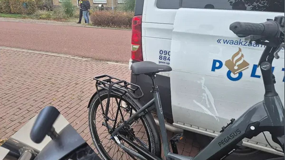 Politie houdt tweetal op gestolen fiets aan in Nij Beets