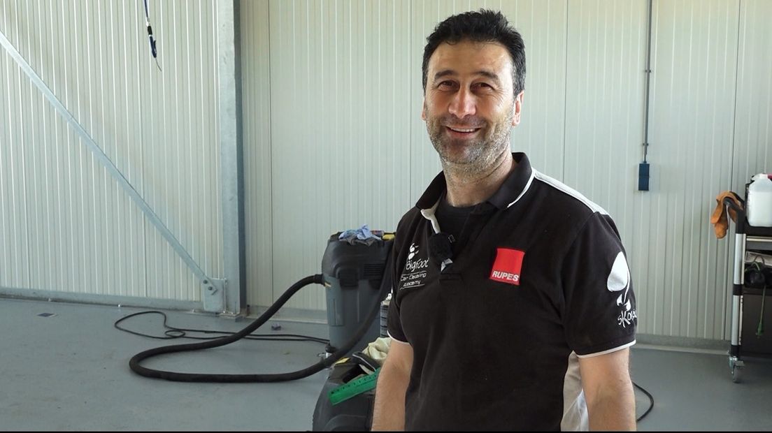 Nigzar Hikmat bouwt zijn bedrijf weer op na een brand
