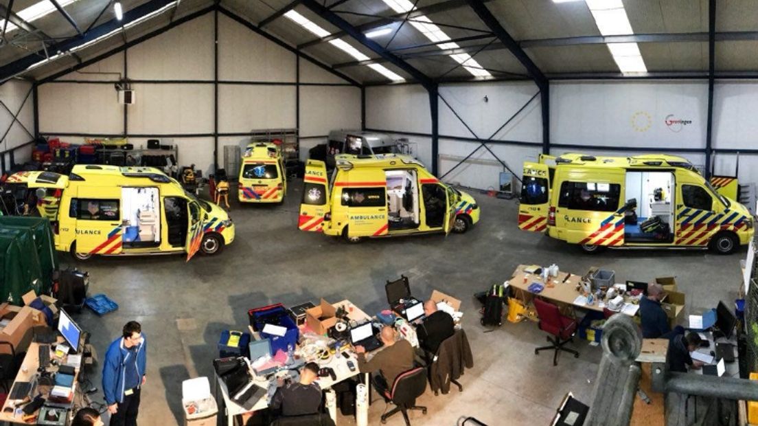 Ambulances worden gekeurd (Rechten: RTV Drenthe/Edwin van Stenis)