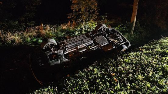 Auto op de kop • ongeval Lunteren. Auto op de kop • ongeval Lunteren.