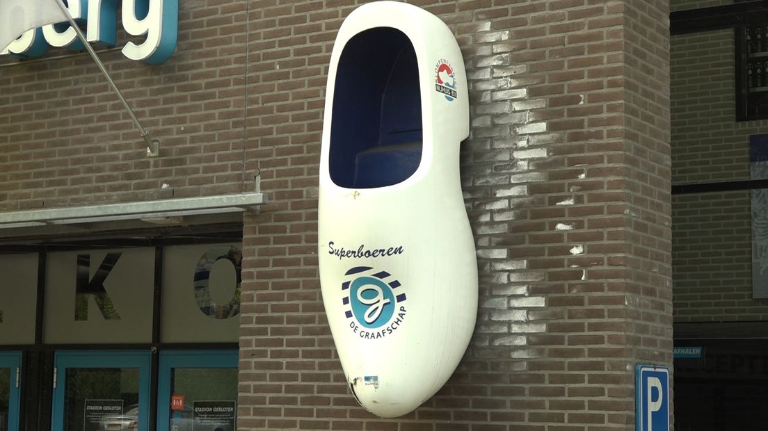 Voetbalclub De Graafschap legt zich niet zomaar neer bij de beslissing van de KNVB dat de club niet promoveert naar de eredivisie. De Graafschap gaat de komende dagen kijken wat de gevolgen zijn van het besluit en stapt misschien zelfs nog naar de rechter. Dat liet algemeen directeur Hans Martijn Ostendorp zaterdag weten.