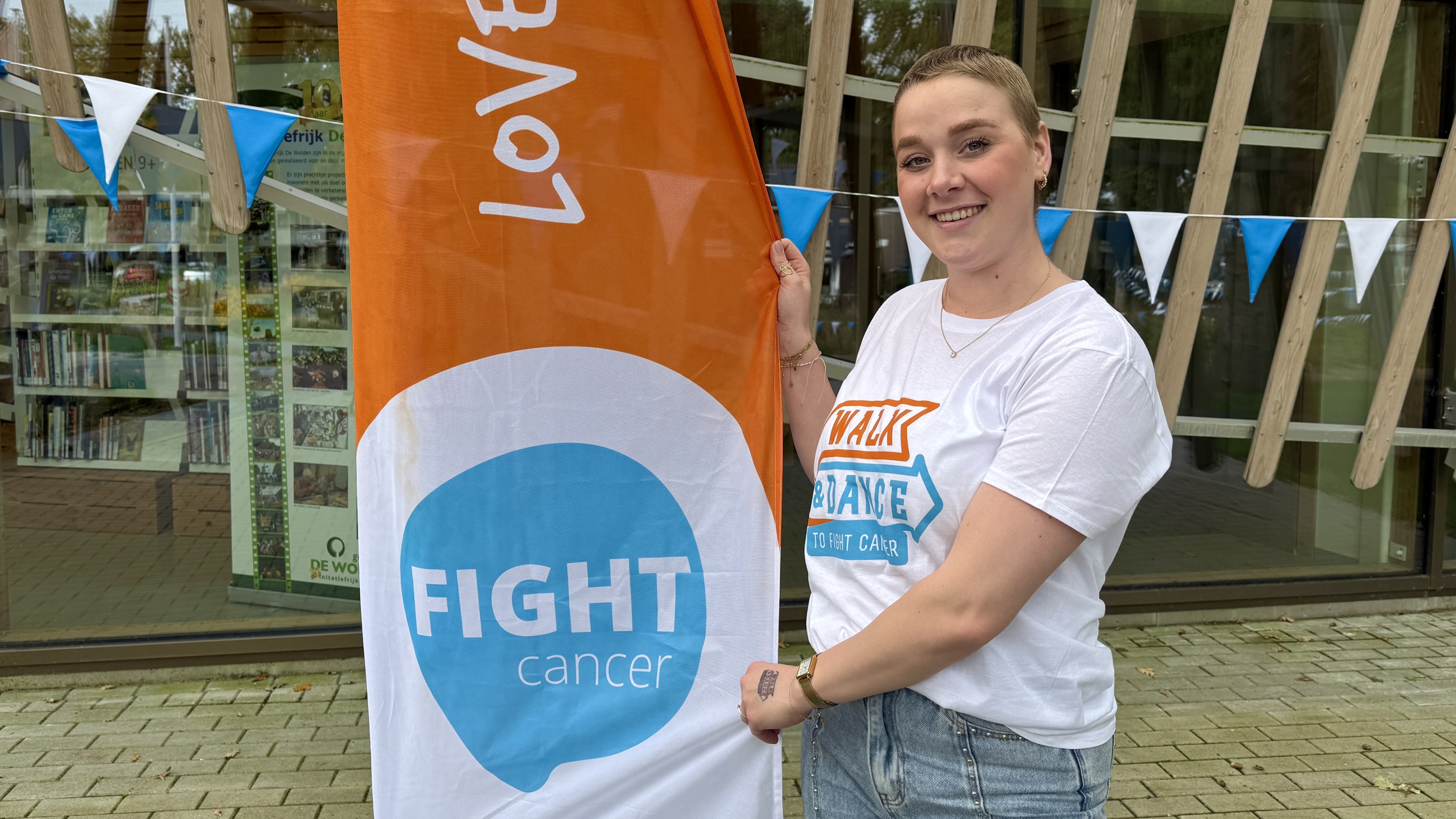 Mirthe Aalfs (20) kreeg vorig jaar een zeldzame vorm van botkanker, en is nu kankervrij