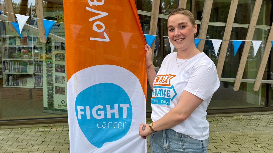 Mirthe Aalfs (20) kreeg vorig jaar een zeldzame vorm van botkanker, en is nu kankervrij