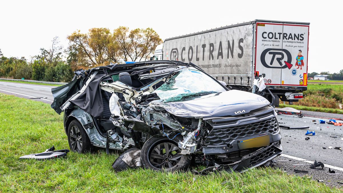 A6 tijd dicht tussen Lemmer en Bant na ongeluk met vrachtwagen en auto