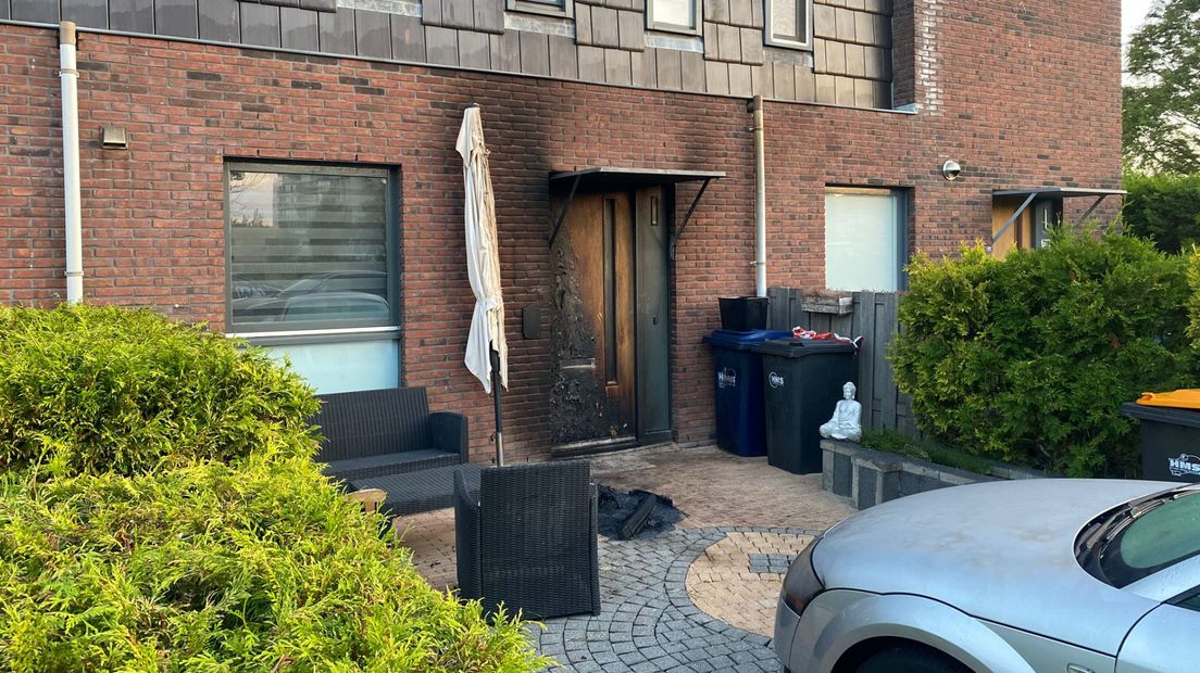 De schade aan de voordeur