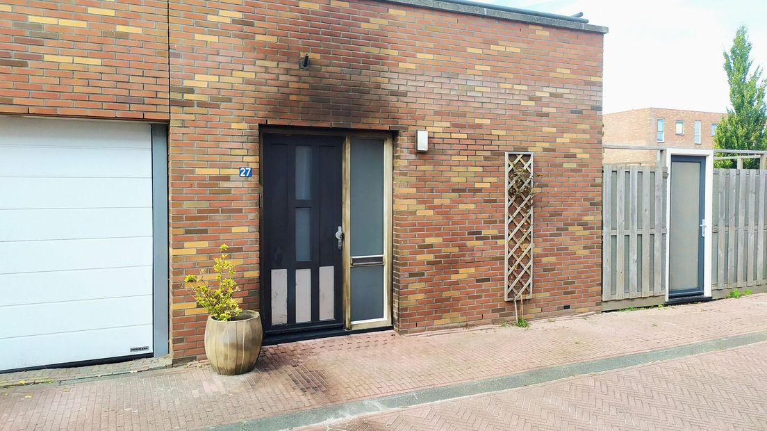 Beschadigde deur aan de Coehoornschans in Zoetermeer