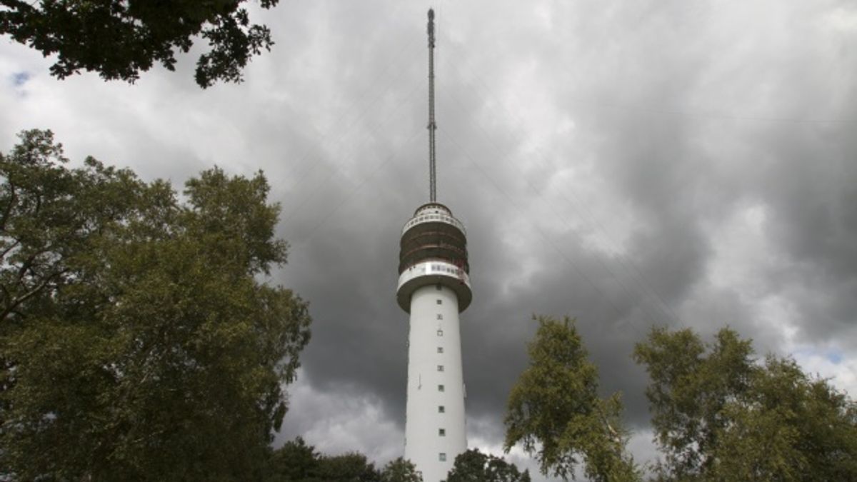 Waarom staat de zendmast eigenlijk in Hoogersmilde?