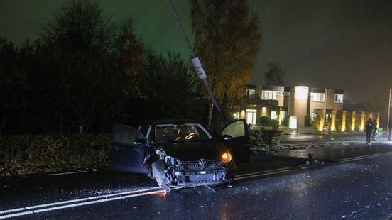 Man crasht tegen lantaarnpaal en wordt aangehouden